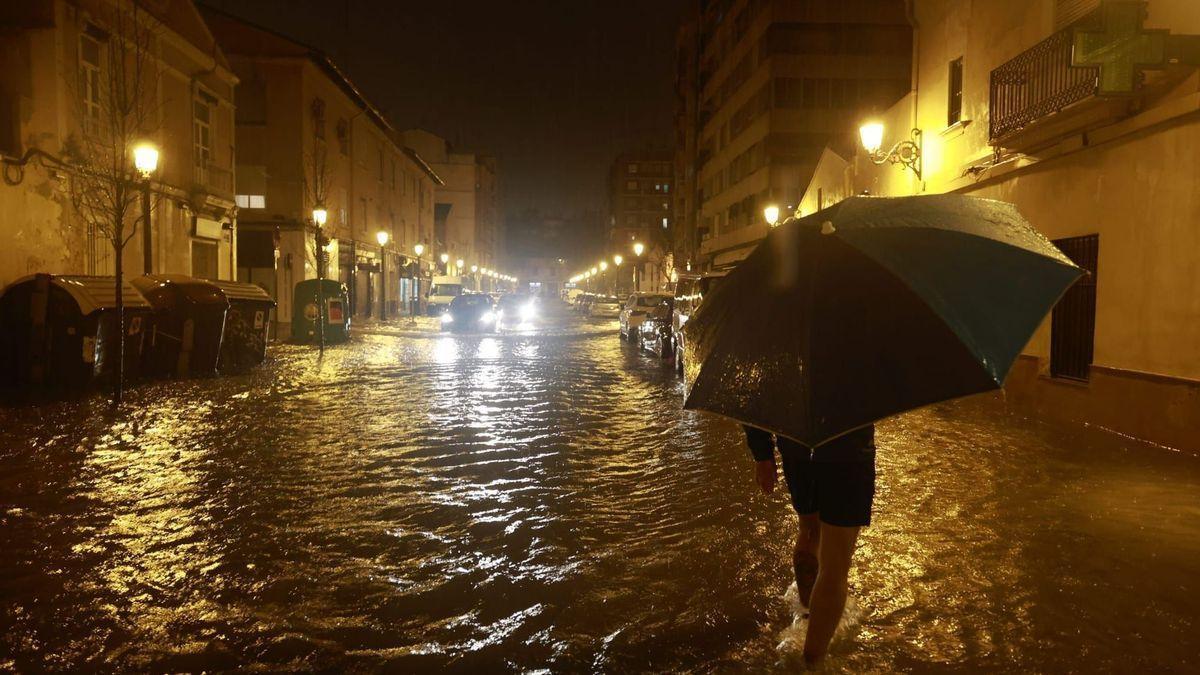 Els carrers valencians inundats per les pluges