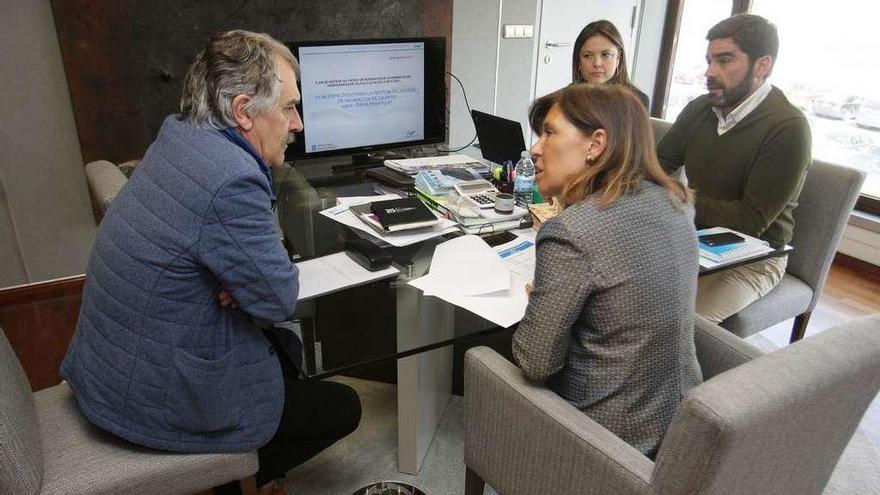 Juan Manuel Rey y Beatriz Mato, en la reunión de ayer. // Faro