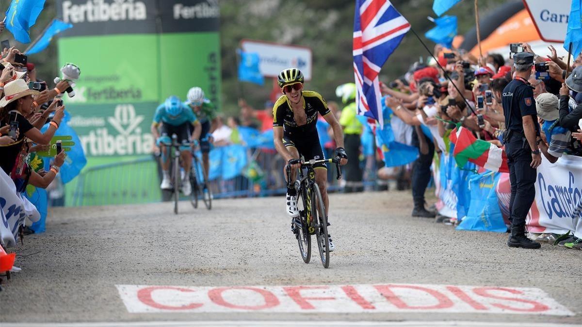 segea44949760 mitchelton scott s british cyclist simon yates races towards180908180355