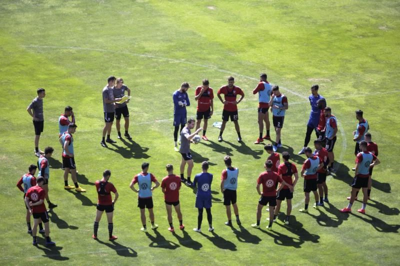 Entrenamiento CD Tenerife Es a puerta cerrada  | 12/03/2020 | Fotógrafo: Delia Padrón