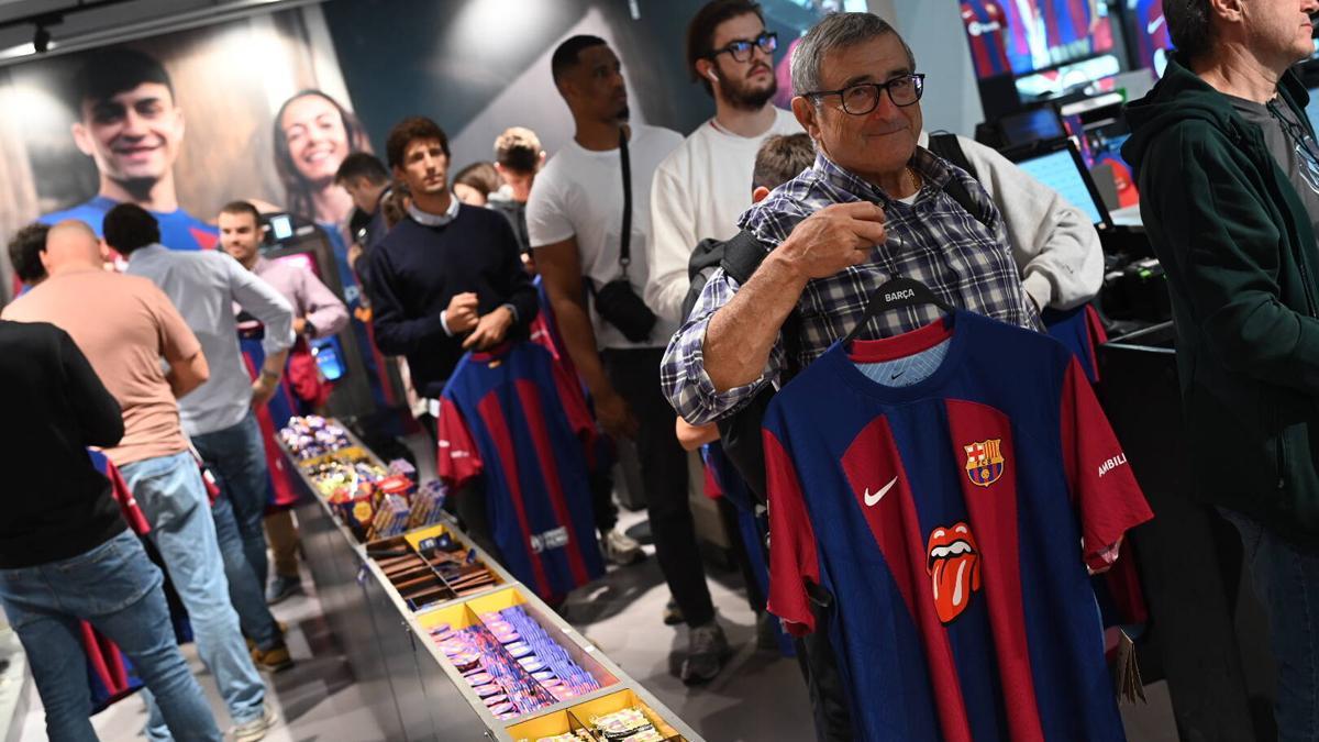 Camiseta del Barcelona con The Rolling Stones en el Clásico contra