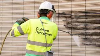 ¿Cómo se organiza la limpieza de pintadas y carteles en Barcelona?