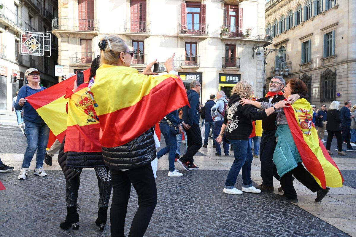 Concentració a la plaça Sant Jaume convocada pel PP contra la amnistia