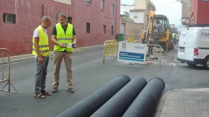 Almassora renueva el alcantarillado obstruido de la calle Boqueras