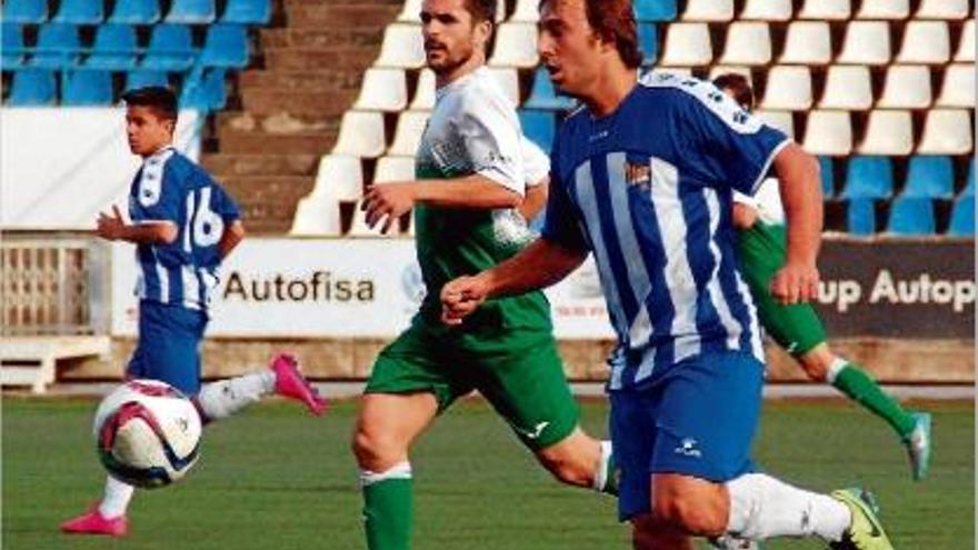 Adrià Casanova va estar molt actiu durant el partit, fent el primer gol i assistint Ritxi en el segon.