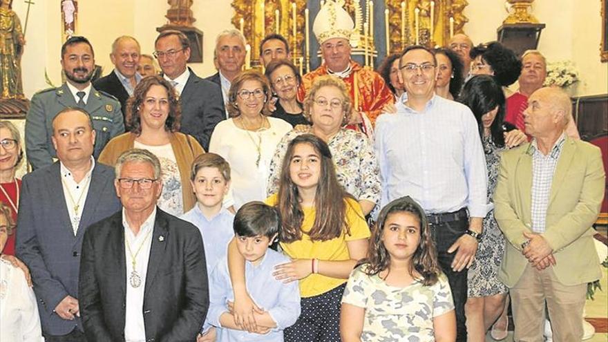 La Virgen de los Remedios recibe al obispo de Guadix