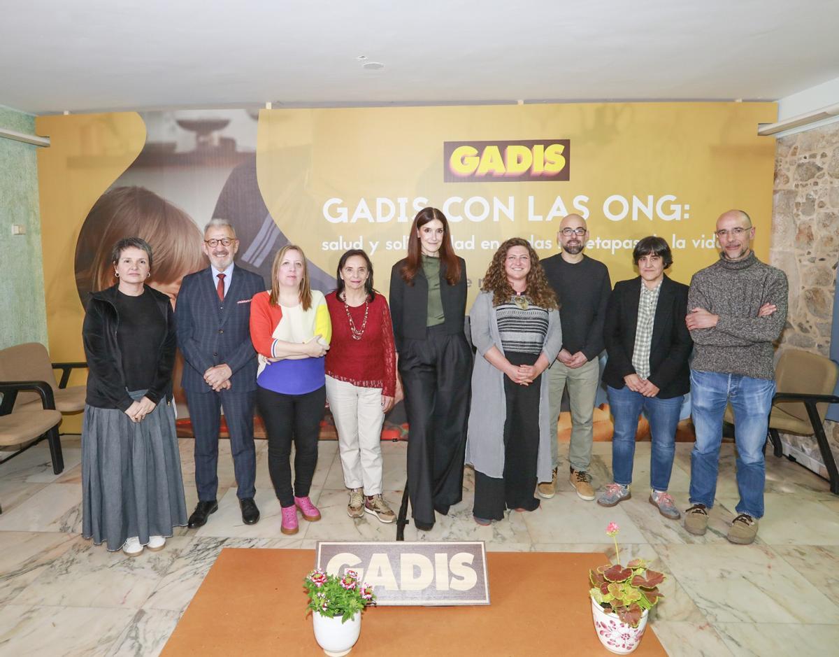 Gadis con representants de las ONG