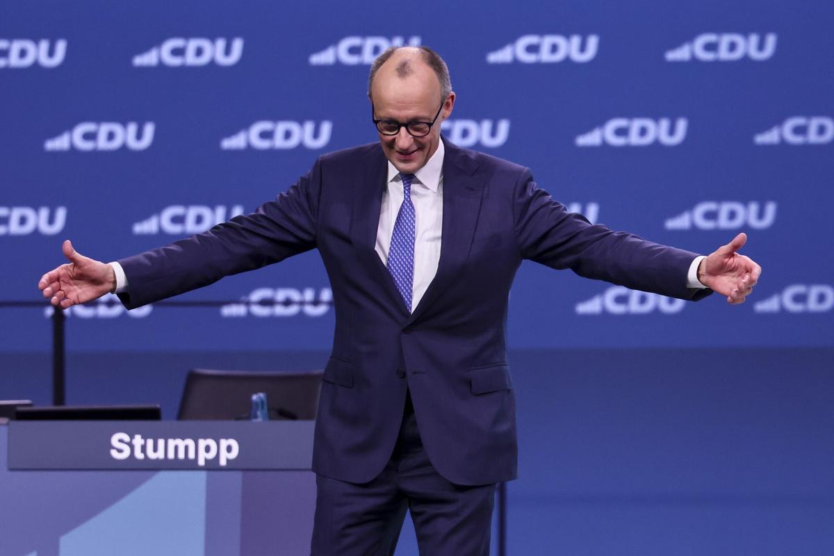 El canciller alemán, Friedrich Merz, habla durante la 38ª convención federal del partido Unión Democrática (CDU) en Stuttgart, Alemania, el 20 de febrero de 2026. La convención federal del partido se celebra del 19 al 21 de febrero en Stuttgart