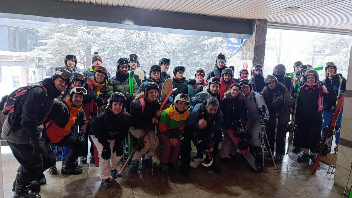 Jóvenes muleños que han participado en el viaje a Sierra Nevada de la concejalía de Juventud.