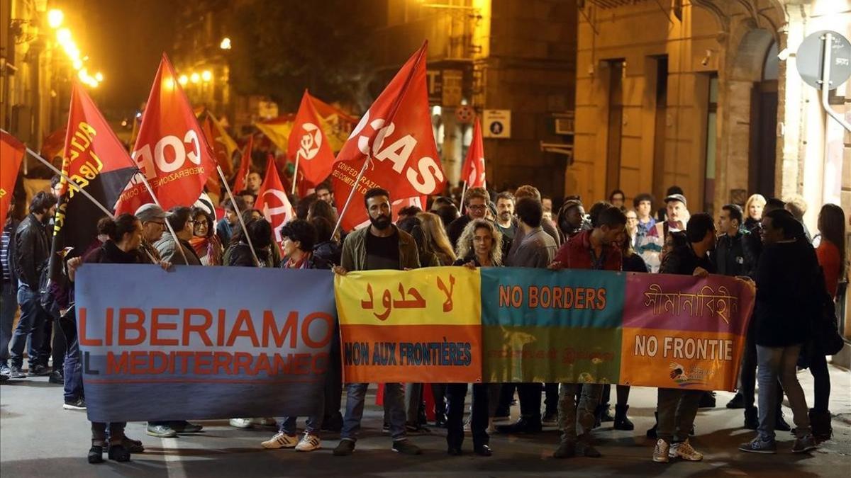 Protesta contra la cumbre de Libia en Palermo.