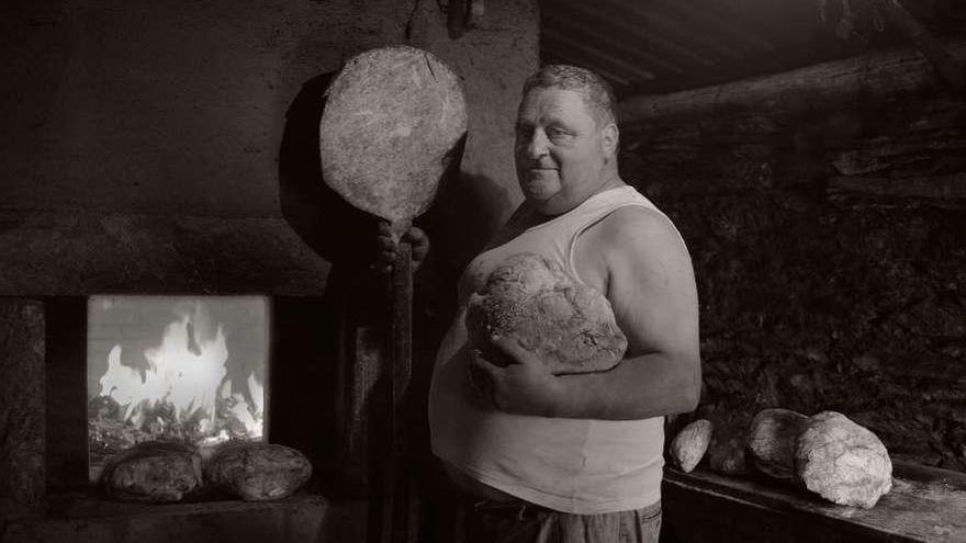 &#039;Al pan pan&#039;, de Mercedes Casal, fotografía galardonada con el primer premio en el Manuel Ferrol.