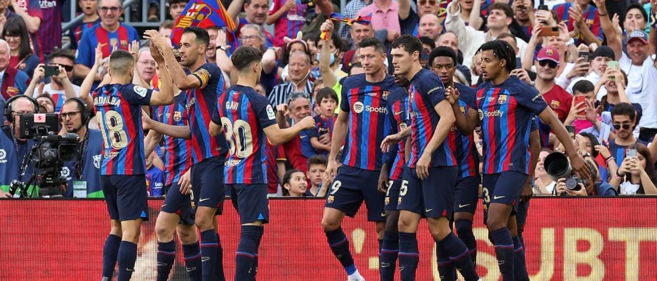 FC Barcelona - Real Sociedad | Busquets levanta la copa de LaLiga