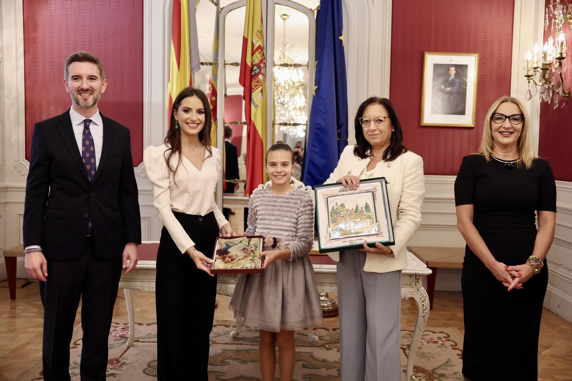 Les Corts Valencianes se abren para Marina y Maria Estela