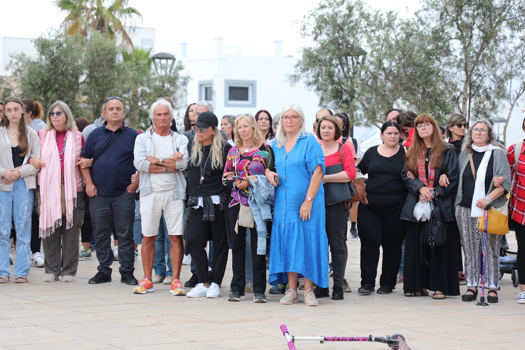 Formentera clama contra la agresión al taxista