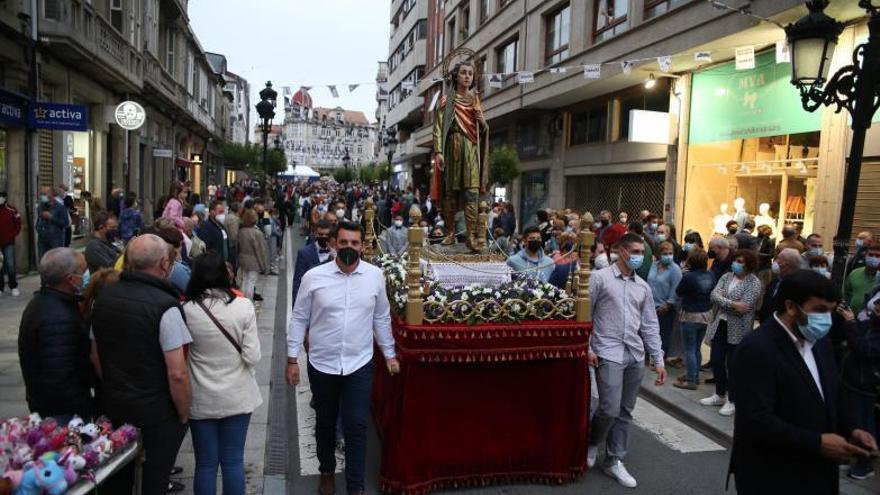 San Paio salió rodeado de fieles.  | // BERNABÉ/ANA AGRA