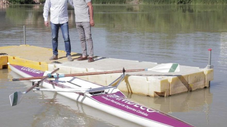 El Imdeco presenta dos nuevos barcos para el Centro Náutico de remo