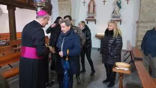 El obispo de Astorga recorre "tierra quemada" en la Sierra de la Culebra