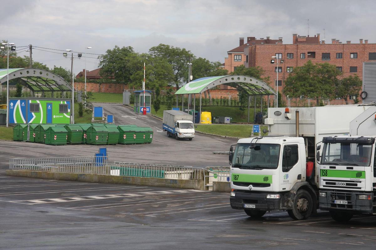 Punto limpio de Roces, en una imagen de archivo.