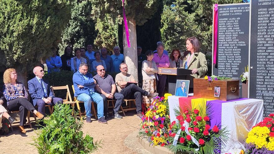 La vicepresidenta de la DPZ, Teresa Ladrero, interviene en el acto en Uncastillo.