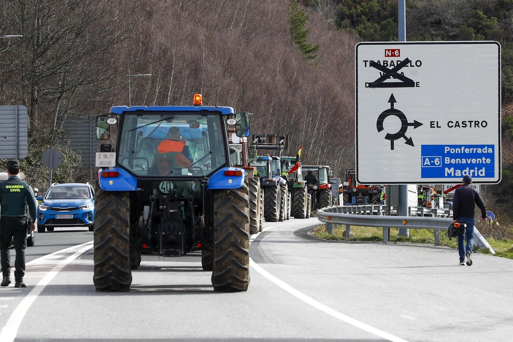 La tractorada gallega rodea la sede de la Xunta