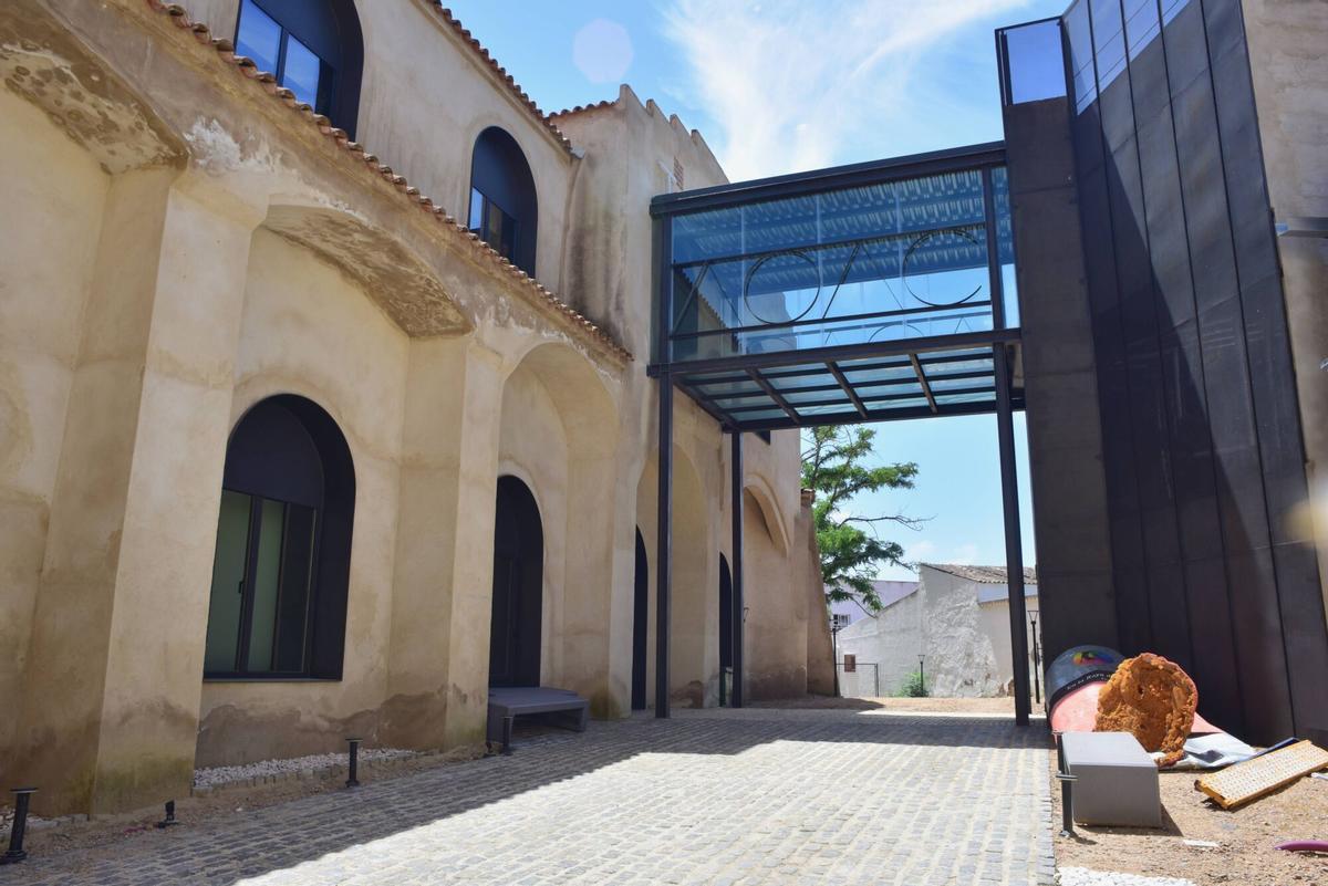 La nueva sede de la Escuela de Artes y Oficios de Badajoz, en el antiguo colegio San Pedro de Alcántara de la calle Chapín.