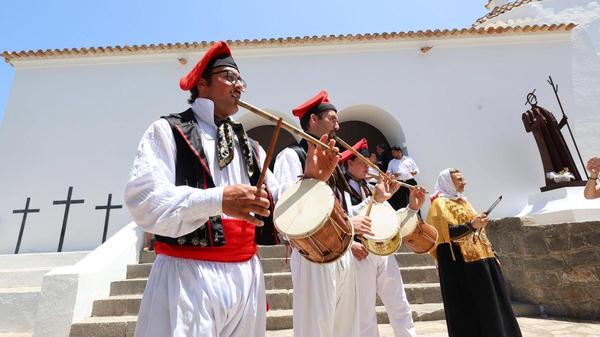 Música y baile para celebrar el día de Sant Joan