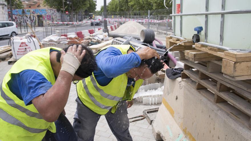 Trabajadores de la construcción en una obra en València