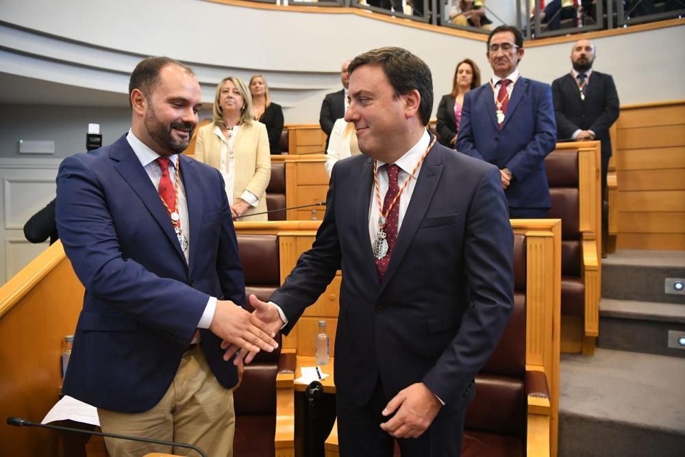 Fue elegido por 17 votos frente a los 14 otorgados a Rosa Gallego del PP. Ha anunciado un plan de lucha contra la despoblación rural en su investidura.