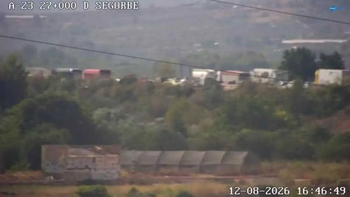 Accidente sin heridos en Castellón al volcar un camión: la A-23 está cortada hacia Teruel y aconsejan evitar ir hacia allí para ver el eclipse