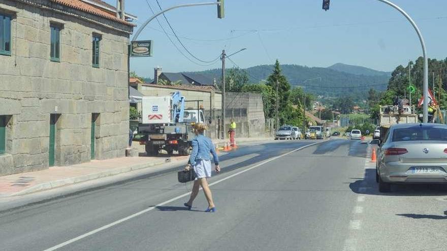 Lugar en el que empieza a funcionar un semáforo para regular el paso en Vilanoviña. // Iñaki Abella