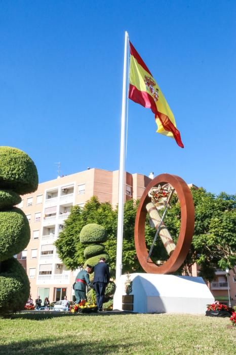 El Ayuntamiento rindió homenaje a la presencia de la Guardia Civil en Orihuela y su 175 aniversario con el descubrimiento de un monumento