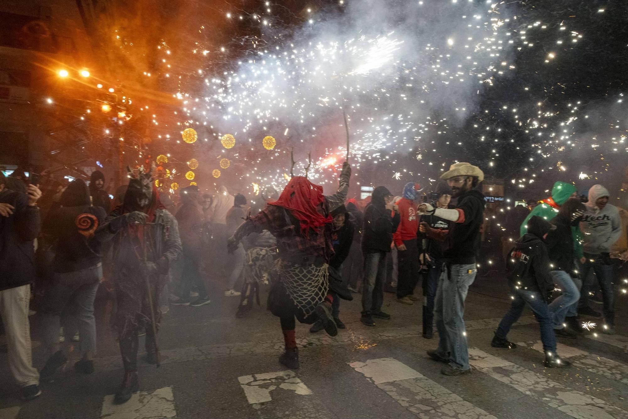 Höllenspektakel zum Abschluss des Stadtfestes von Palma auf Mallorca