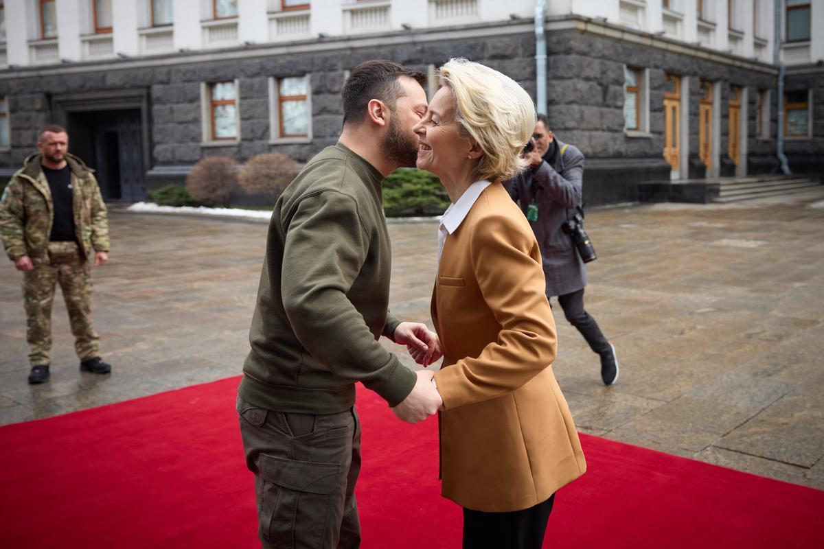 Von der Leyen junto a Volodimir Zelenski anuncia en Kiev un nuevo paquete de sanciones contra Rusia