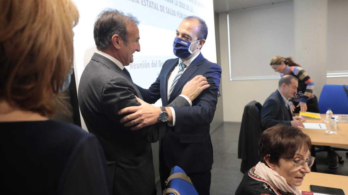 Ángel Lorén y José Luis Bancalero, tras la primera reunión del grupo impulsor, este viernes.