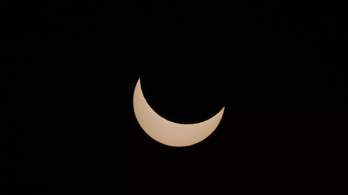 Decenas de personas eligen el Teide para disfrutar del eclipse: "Ha sido un plan improvisado de verano"