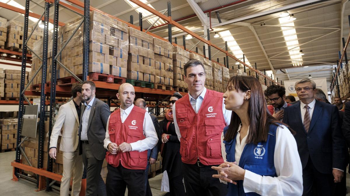 Pedro Sánchez visita las instalaciones del Programa Mundial de Alimentos de la ONU en Las Palmas de Gran Canaria.