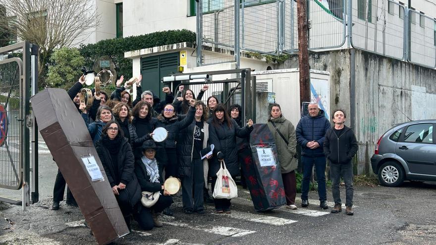Marchas fúnebres de profesores de la comarca do Morrazo para pedir más docentes
