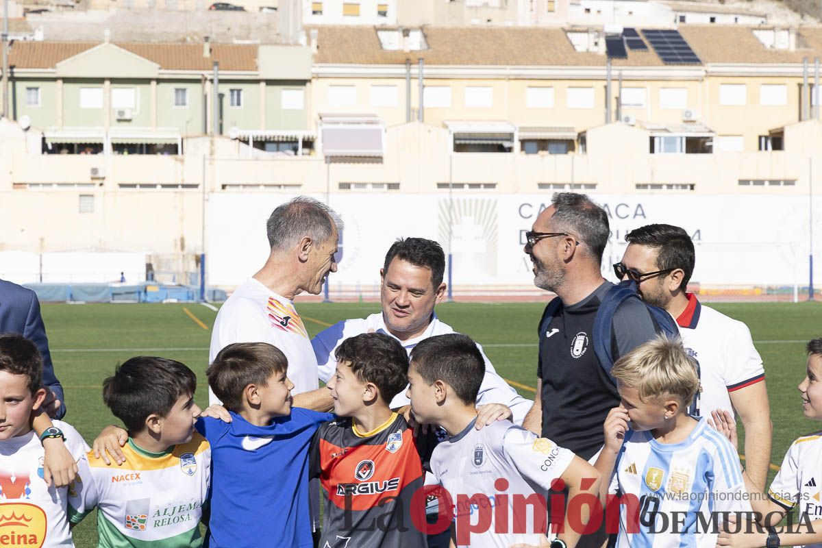 Abel Antón vistiba la Escuela Municipal de Atletismo de Caravaca