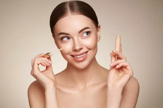 El corrector de maquillaje de Maybelline que lo borra todo es el más vendido del mundo (y con razón)