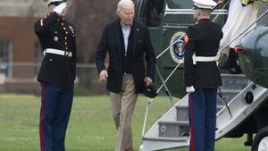 La campaña de Biden critica una publicación de Trump que muestra a Biden atado de pies y manos