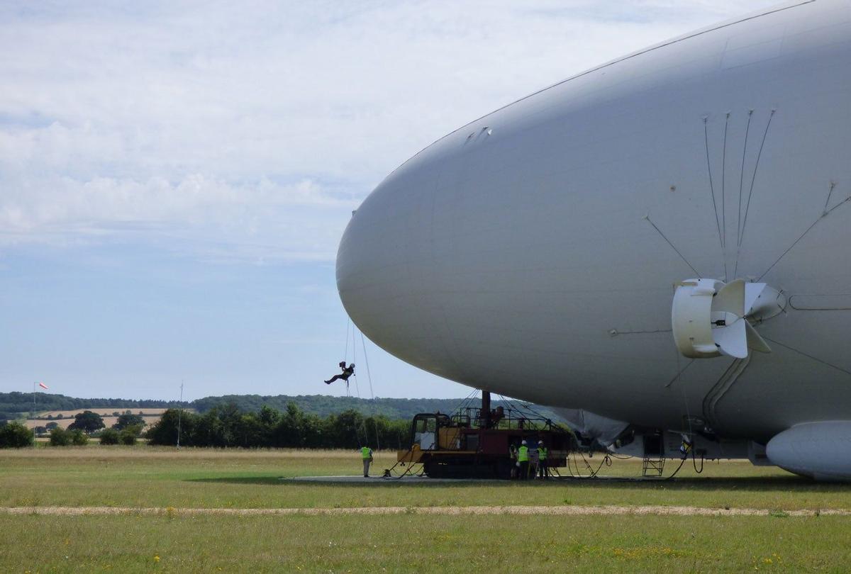 Reparando el Airlander 10