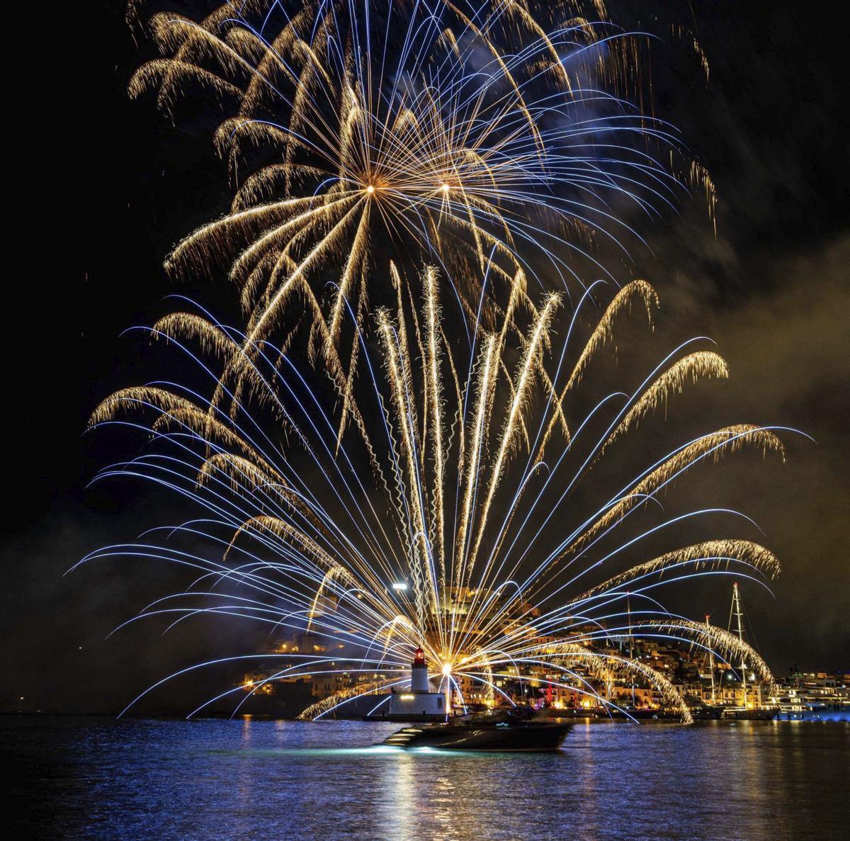 Imagen de los fuegos artificiales del año pasado. | | TONI ESCOBAR