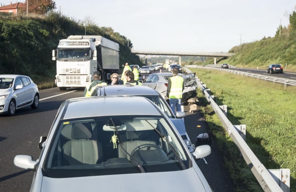 El accidente ocurrió en sentido salida de la ciudad (A Coruña-Santiago).