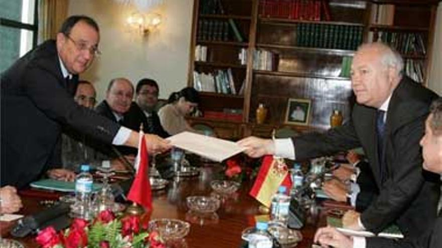 Zapatero hace un gesto ante Rabat para allanar la vuelta del embajador