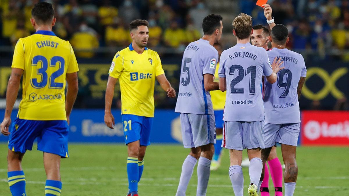 El Barça lo pasó mal en la primera vuelta en el Nuevo Mirandilla; Frenkie de Jong y Koeman fueron expulsados