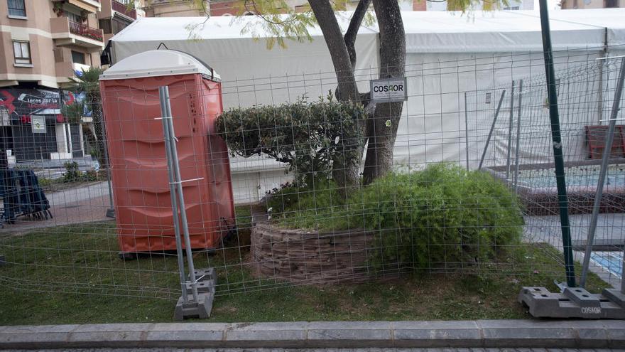 Urinario instalado en un jardín