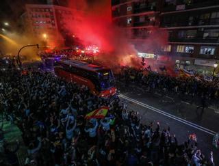 ¡El infierno de Mestalla! Impresionante recibimiento al Valencia CF antes de la semifinal de Copa