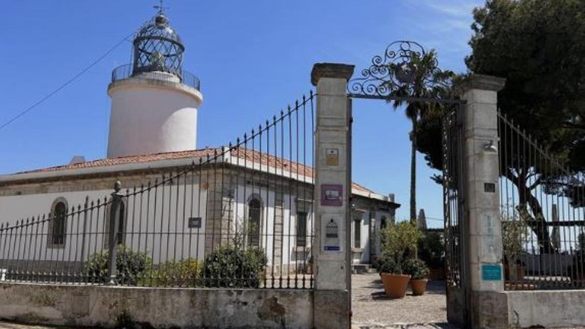 El Far des d'on es proposa veure la sortida del sol.