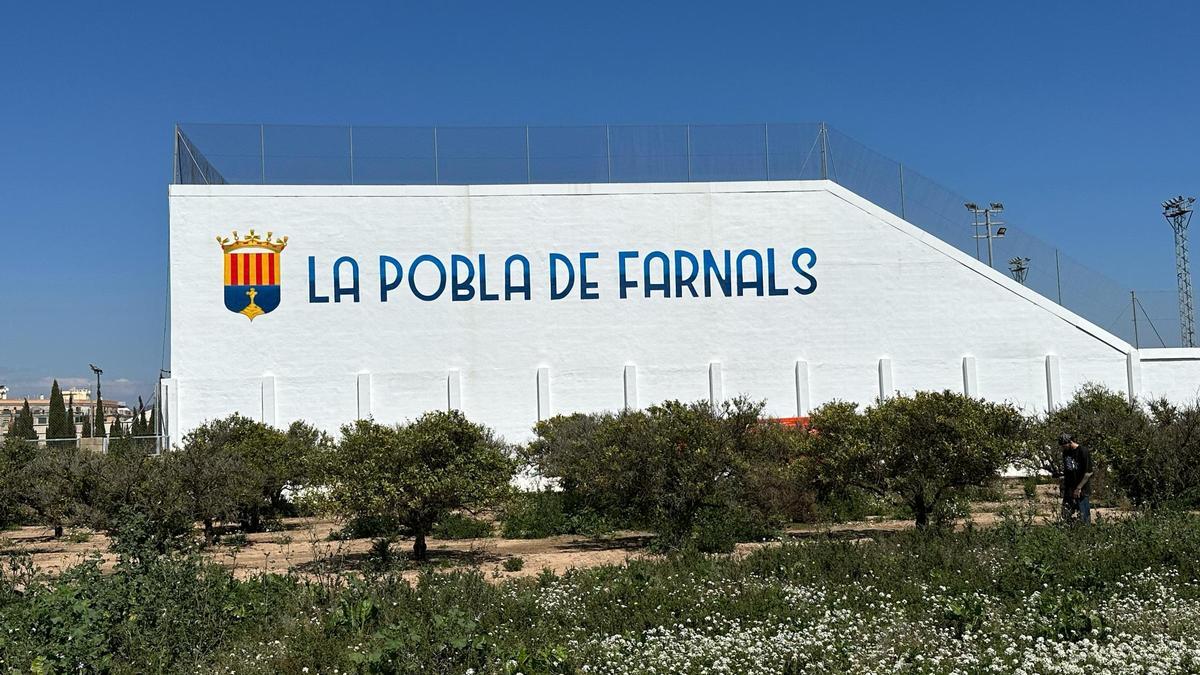 Exterior del frontón de La Pobla de Farnals