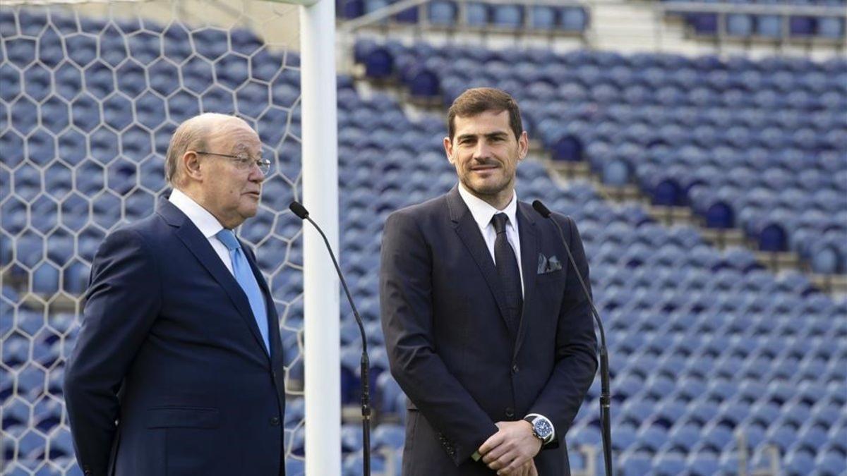 Casillas, con Nuno Pinto da Costa, presidente del Oporto
